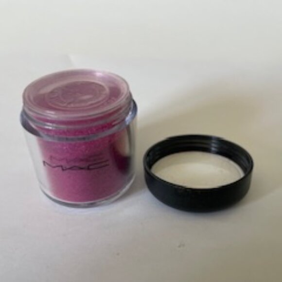 MAC Reflects Very Pink Glitter Pigment - Picture 4 of 4
